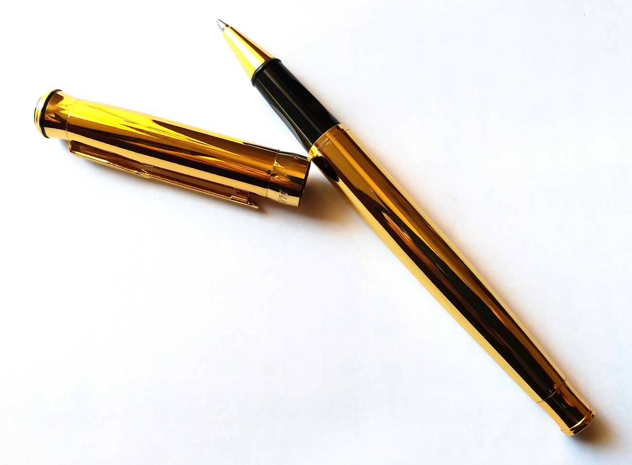 Dikawen 8021 Gold Roller Ball Pen