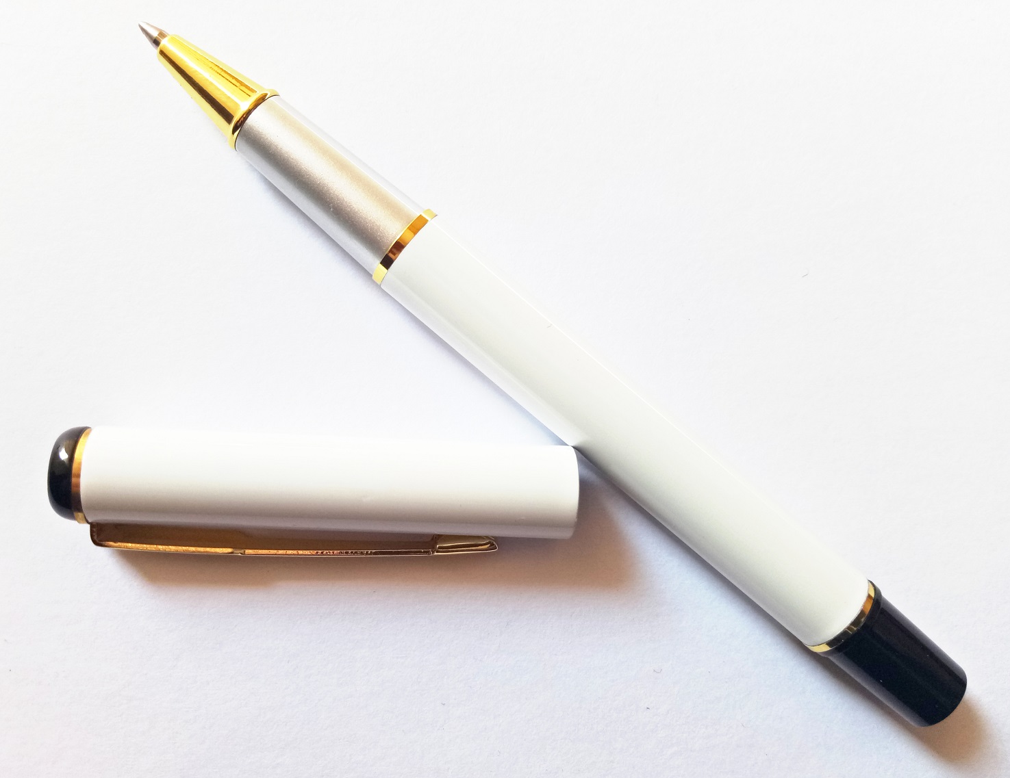 Baoer Slim White Roller Ball pen
