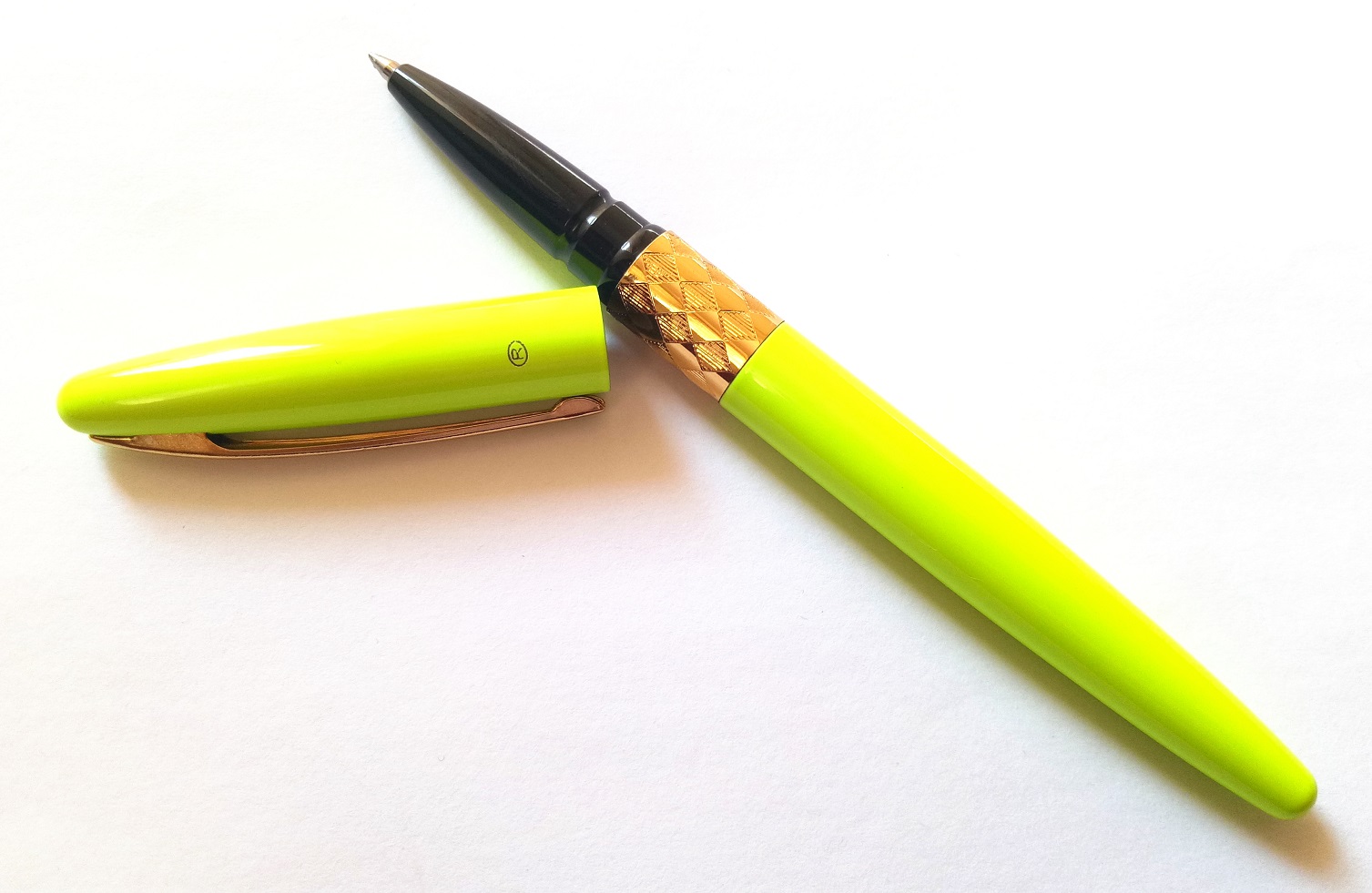 Dikawen Florescent Yellow Rhombus texture Roller Ball Pen